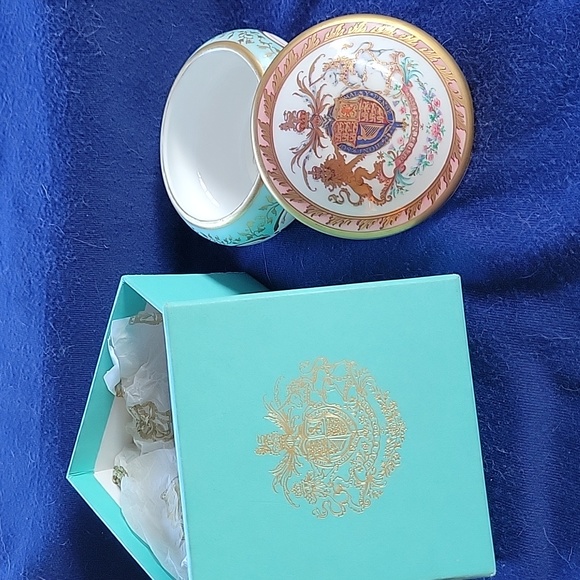 Royal Collection trinket box 2006 - Picture 1 of 10